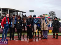 Rain fails to put off race goers at Taunton course