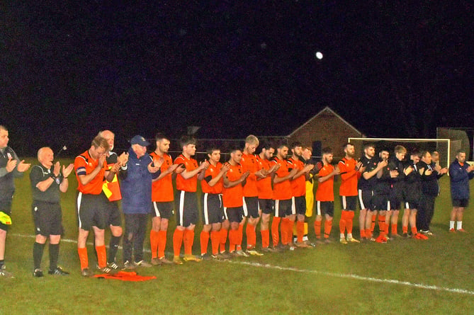 Tributes on the field to Lloyd Manning