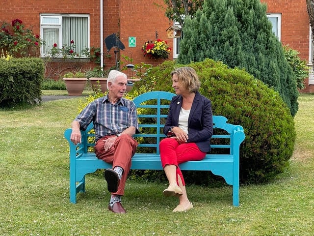 MP Rebecca Pow discusses the issues around the Abbeyfield review with an Old Vicarage resident.