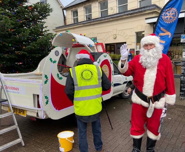 Festive fun for shoppers and families in town centre