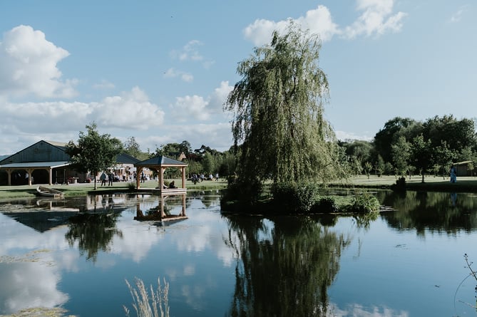 The Waterside Country Barn (Photo: Cindy Kitchker Photography)