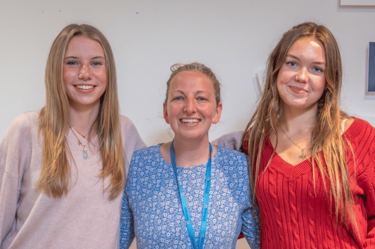 Wellington pupils shine with outstanding GCSE results