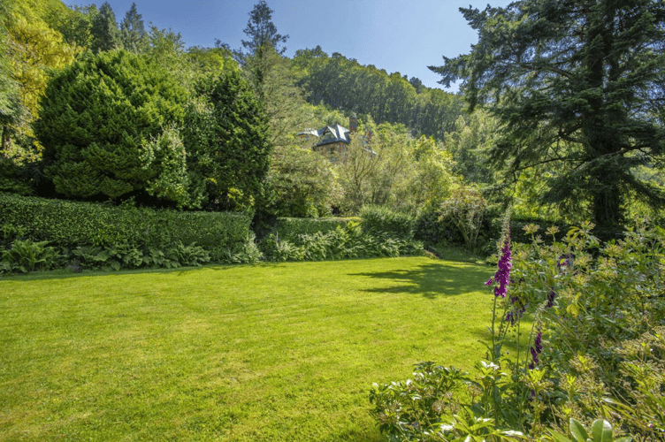 Lawned gardens